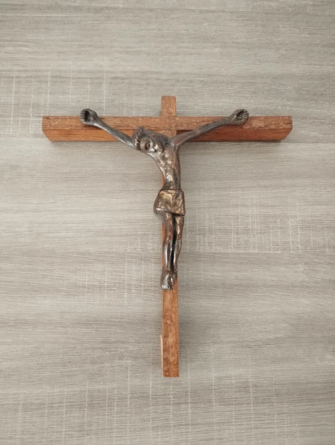 Crucifix En Bois - Artisanat Religieux