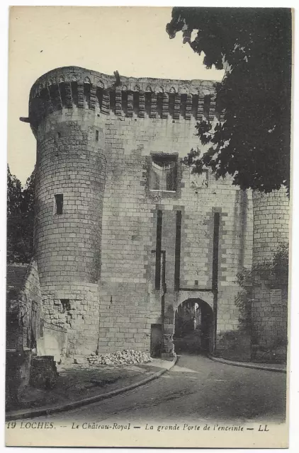 CPA " LOCHES - Le Château Royal - La grande Porte de l'enceinte