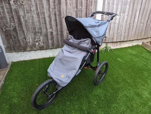 Out n about nipper sport V4 pushchair Grey with Footmuff & Rain Cover