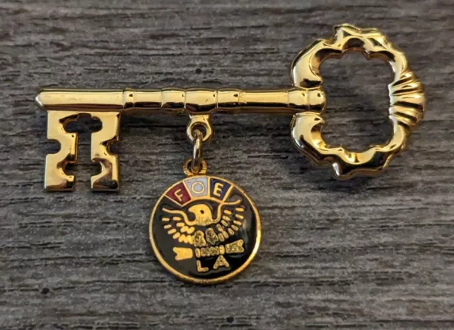 Gold Key Dangling FOE Fraternal Order Of Eagles LA Pinback Lapel Pin