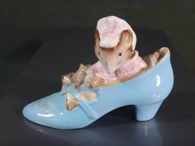 vintage OLD WOMAN LIVED IN SHOE figure BEATRIX POTTER gold mark BESWICK ENGLAND