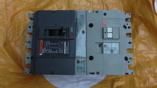 Disjoncteur Schneider NS250N, 4 Pôles, 250A, Déclencheur TM250D, Débranchable