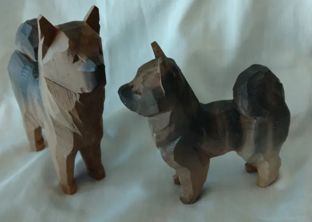 A pair of auspicious Itto-carved Akita dogs　Calm expression and appearance.