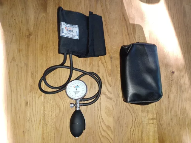 TENSO MED Sphygmomanometer manuelles Blutdruckmessgerät mit Etui