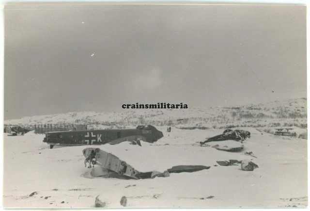 Orig. Foto Junkers Ju 88 Flugzeug Wrack 1.(F)/124 am Flugplatz KIRKENES Norwegen