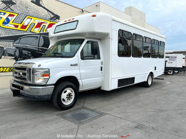 2013 Ford E-450 Super Duty Automatic 6.8 Liter V10 26 Passenger Bus S/A bidadoo