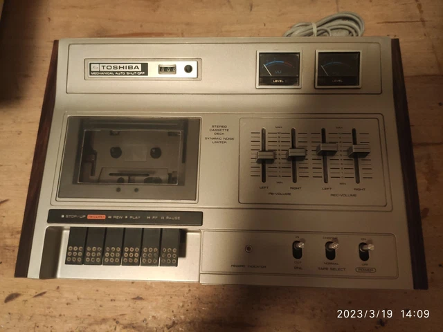Magnétophone à cassette TOSHIBA PT 145