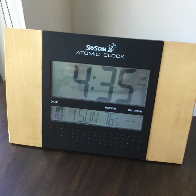 SKYSCAN RETRO ATOMIC Wall Or Desk Clock Wood Finish Model 86722 11” X 7