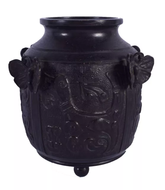 AN UNUSUAL 19TH CENTURY CHINESE BRONZE VASE Qing 2