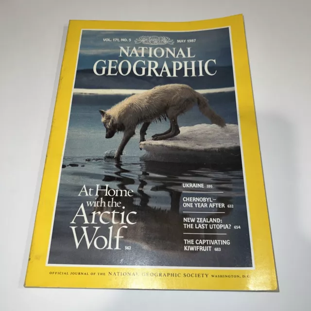 National Geographic At Home With The Arctic Wolf May 1987