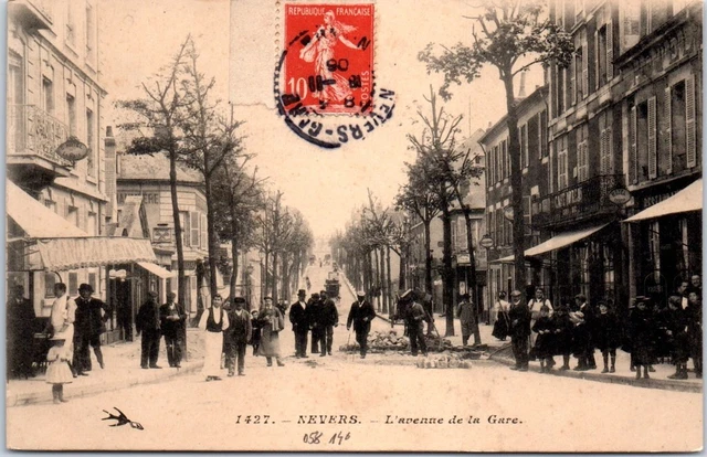 58 NEVERS - l'avenue de la gare