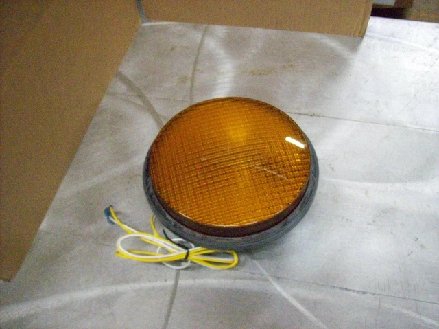 Leotek Traffic Light Lamp YELLOW / Amber Color TSL-08Y-LX-IL6-A1-P2