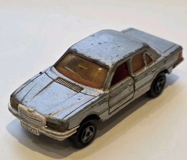 Mercedes 450 SE de Majorette des années 70 avec hors-bord - Jouets de collection français - Canada