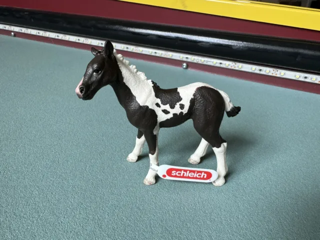 NWT Schleich PINTO FOAL Baby Horse Figure Farm Horse Figurine 13803 Barn Toy