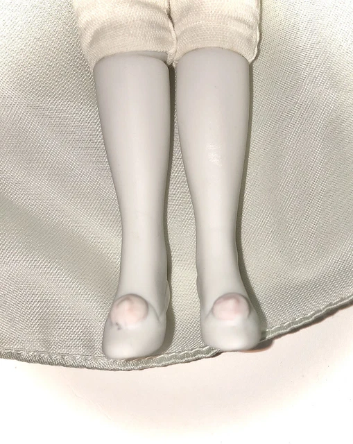VINTAGE FAIRY TALE CINDERELLA PORCELAIN AVON COLLECTOR DOLL~9-1/2”~1984 w/ STAND 13