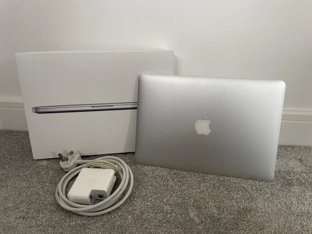 Apple MacBook Pro 13.3" (256GB SSD, Intel Core i5 5th Gen, 2.7GHz, 8GB RAM)