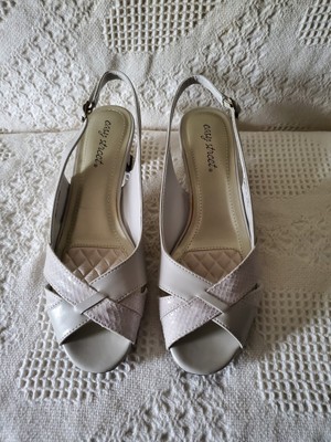 easy street womens shoes size 9M Slingback Open Toed Cream Colored