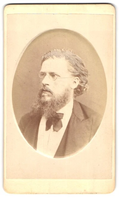 Fotografie Otto Reitmayer, München, Kaufinger-Str. 9, Bürgerlicher Herr mit Bri