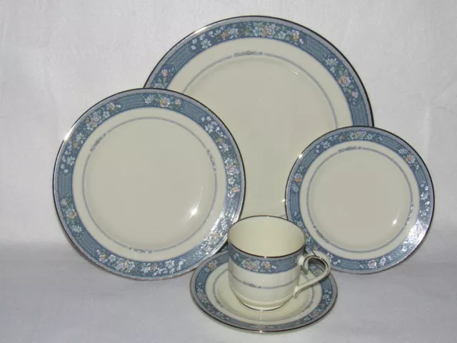 Noritake Randolph #9721 5 Piece Place Setting (S) - Platinum Trim - MINT