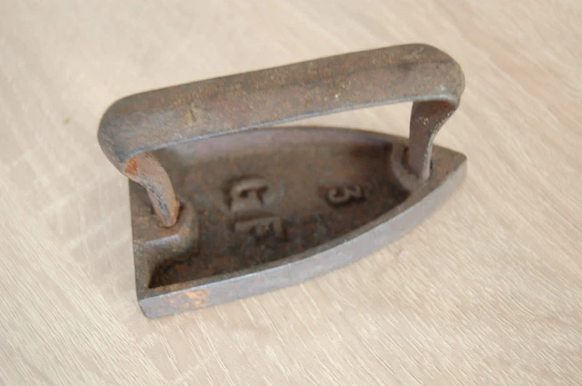 Fer FER A REPASSER Ancien, Petit Format, Fer A Repasser D'enfant EUR 6,00 ...