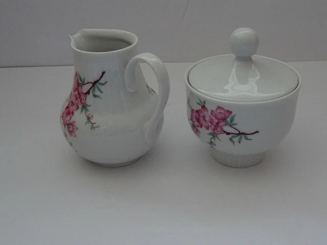 Graf von Henneberg Kirschblüte Zuckerdose und Milchkännchen 2