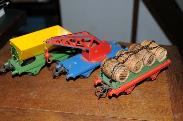 LOT 1 WAGON TOMBEREAU + 2 FOURGONS + 1 VOITURE POSTALE JEP / HORNBY ECH. 0