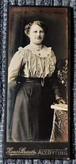 Foto Cdv Portrait Frau mit Kleid Mode Fotograf Altötting Oberbayern Bayern