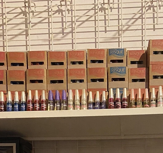 Revendeur Palettes Affaires 24 Vernis De La Marque Risque