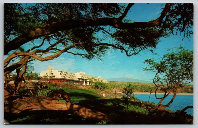 WAIMEA HI Mauna Kea Beach Hotel shoreline c1960 UNP vintage chrome Postcard A72