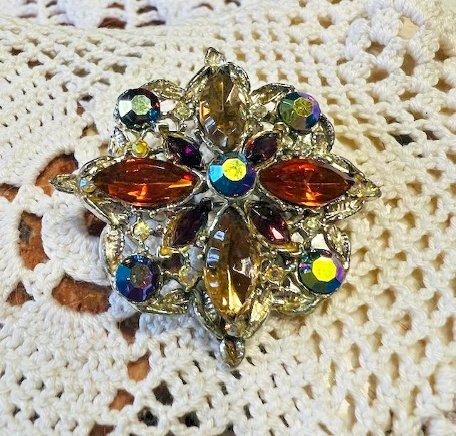 Broche Ancienne En Laiton Avec Grenat De Bohême - Longueur 4 Cm - Bijou Vintage - Occasion