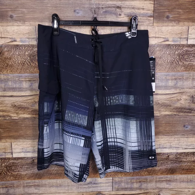 NWT $60 Oakley Board Shorts Swim Trunks Mens Size 32