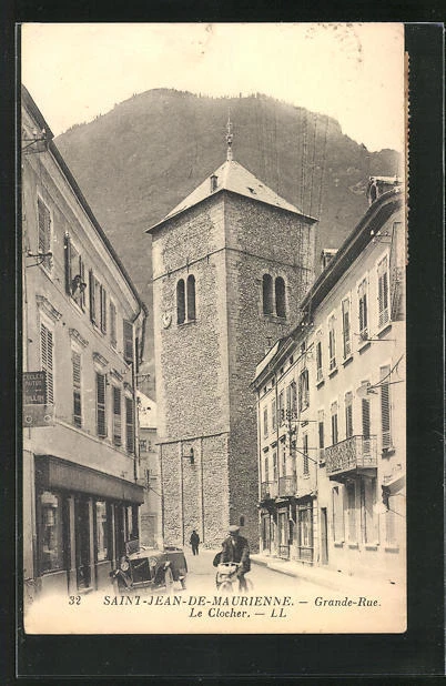 CPA Saint-Jean-de-Maurienne, Grande Rue et le Clocher 1932