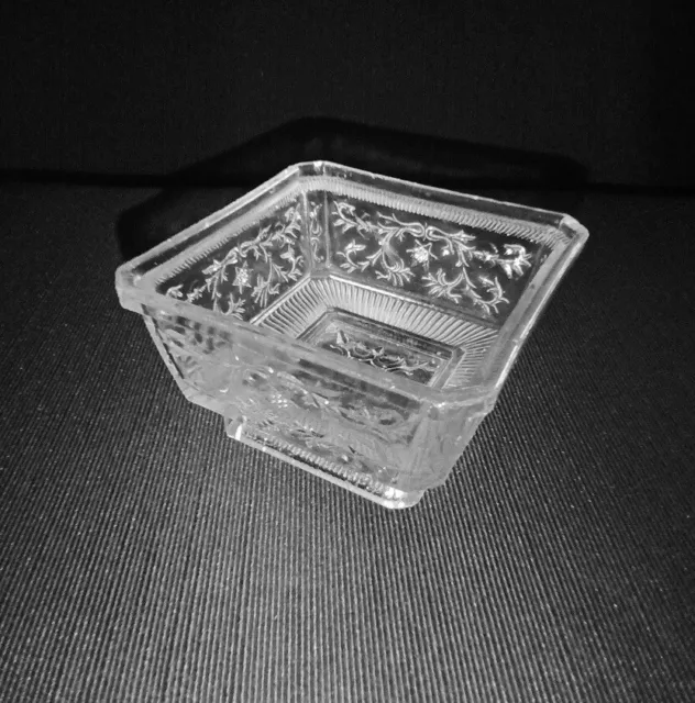 Relief JUGENDSTIL Glasschale Schale Pressglas Glas 11x11cm Vintage klein antik