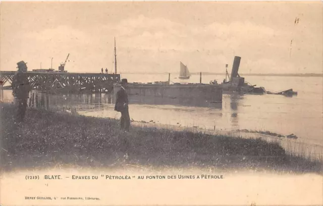 CPA 33 BLAYE EPAVES DU PETROLEA AU PONTON DES USINES A PETROLE (dos non divisé)