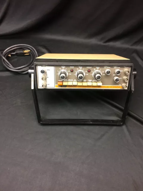 Dynascan Corp. 3300 Pulse Generator