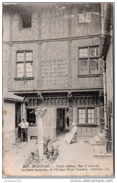 60 BEAUVAIS - une vieille maison rue saint laurent ----