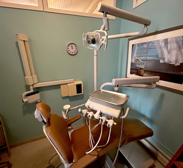 ADEC Dental Operatory Chair Package Light, Delivery Dr stool