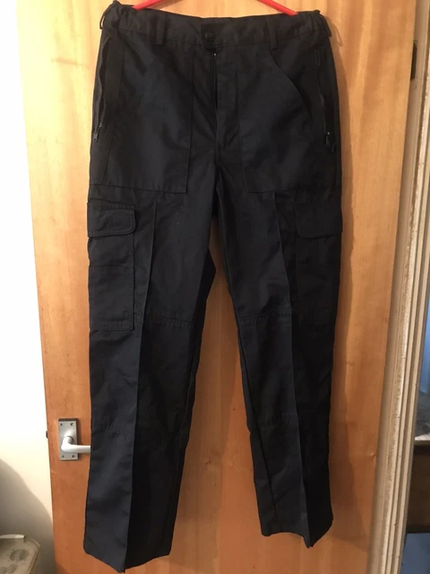Police combat trousers In black. Size Is 32R. GMT 5. Elasticated.