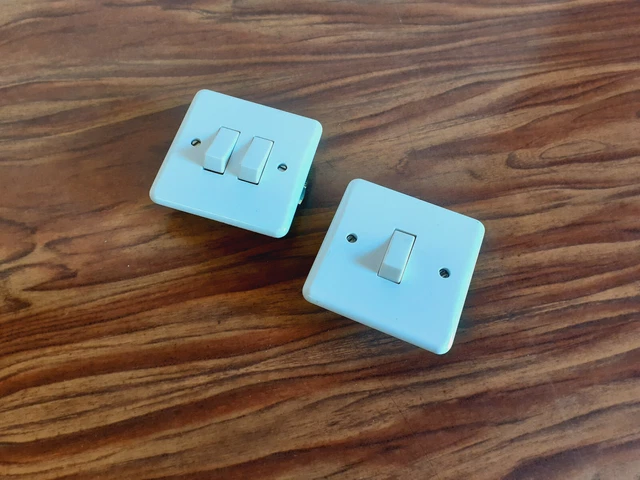 LEGRAND NEPTUNE LOT appareillages interrupteurs / prises EUR 25,50