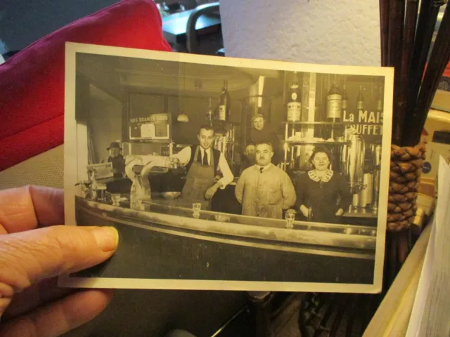 Superbe Grande Photo d'un Bar Bistrot Parisien et Bougnat d'Auvergne a Paris
