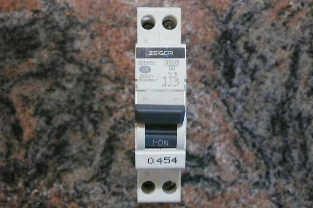 DISJONCTEUR DIFFERENTIEL 2 POLES PROTEGE 16A 30mA COURBE C MERLIN GERIN