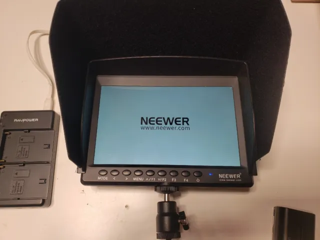 Neewer F100 7 inch IPS  Camera Field Monitor with Two Batteries. Brand New