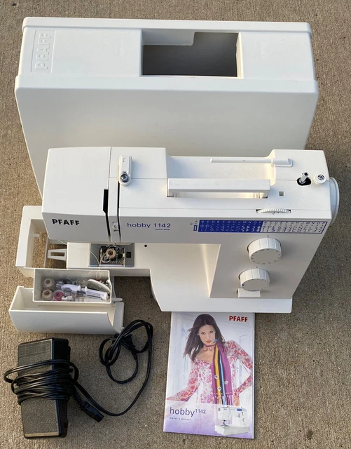 PFAFF Hobby 1142 Sewing Machine German Design - with cover PFAFF Hobby 1142 Sewing Machine German Design - with cover