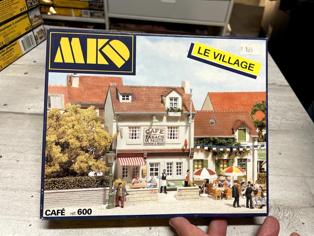 Maquette MKD Café ref 600 - Modélisme