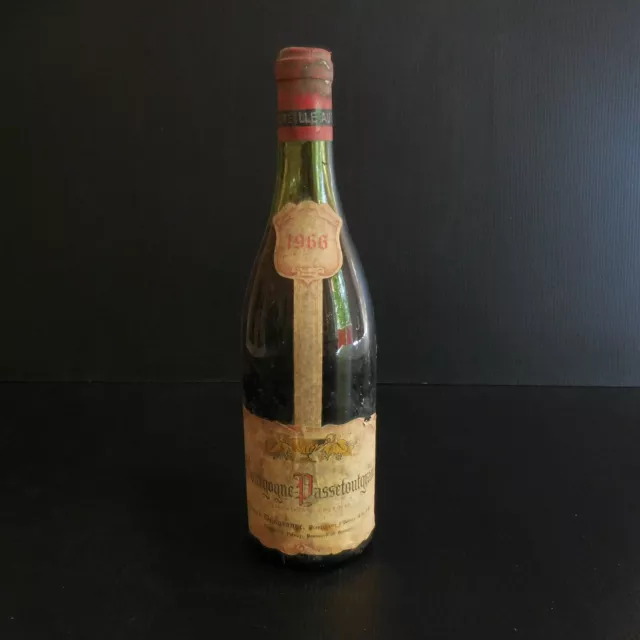 1966 Bourgogne Passetoutgrain appellation contrôle rouge Delagrange France N5528