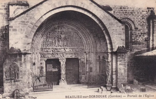 *52702 cpa 19 Beaulieu sur Dordogne - Portail de l'Eglise
