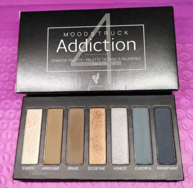 Paleta de Sombras Younique Número 4.  Ahorra en el envío por lote.