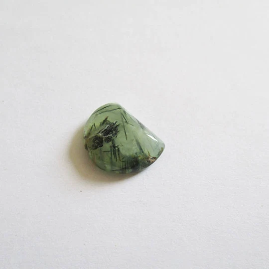 Préhnite cabochon pierre fine 16x12x5mm gemme multicolore reiki chakra plexus