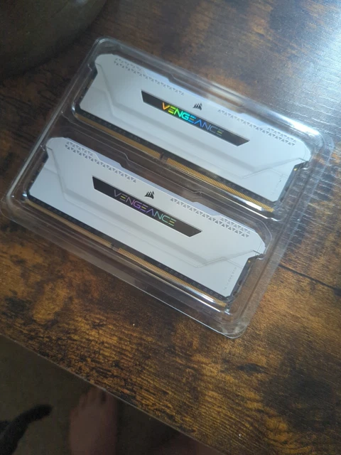 Corsair Vengeance RGB RS 16 GB (1x16 GB) DDR4 3600MHz C18 Desktopgeheugen (Dynamisch RGB-licht, vooraf ingestelde verlichtingsprofielen, strakke responstijden, Intel & AMD 300/400/500-serie) Zwart