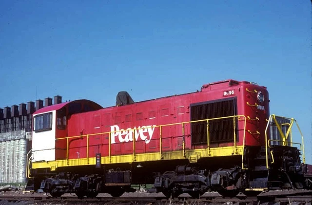 Peavy 9044 @ SUPERIOR, WISCONSIN_JUNE 1980_ _    ORIGINAL TRAIN SLIDE